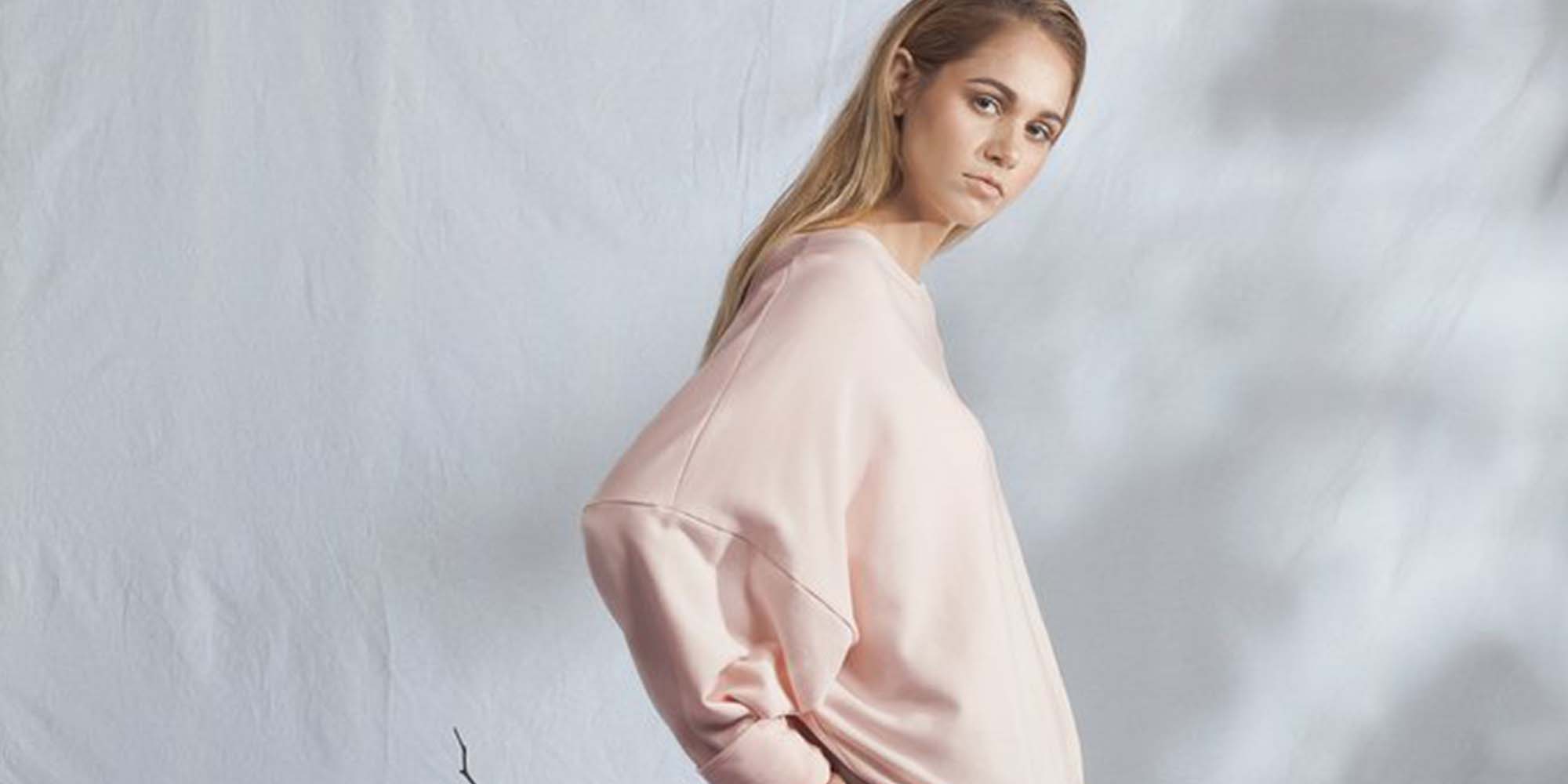 woman weraing dusty pink top from recreate