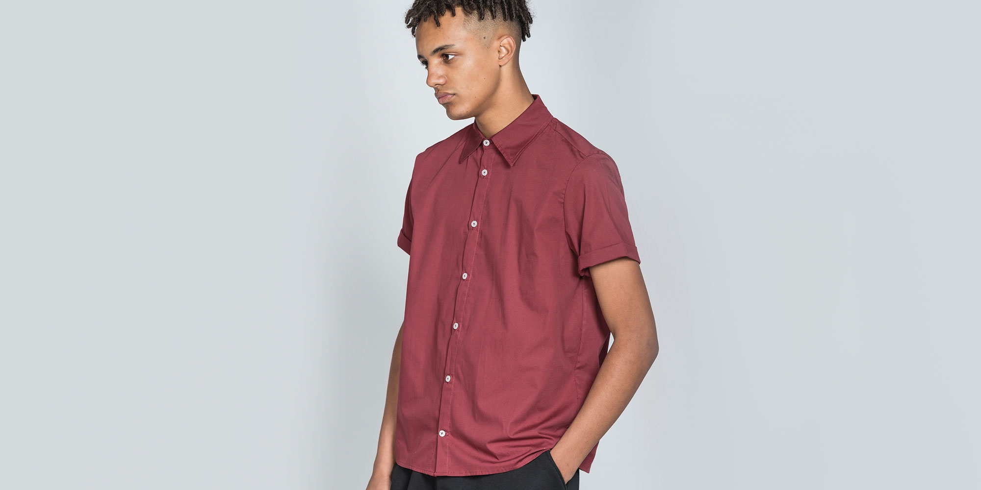 man wearing red short sleeve sustainable shirt by rozenbroek