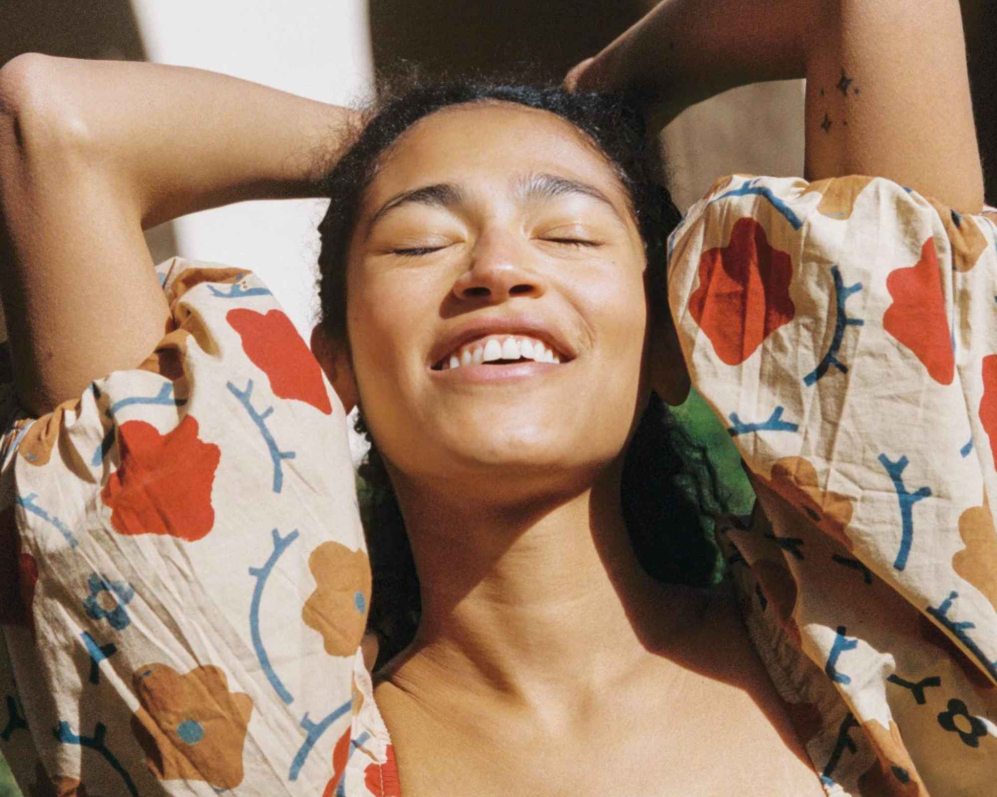 Woman wearing more sustainable puff sleeves