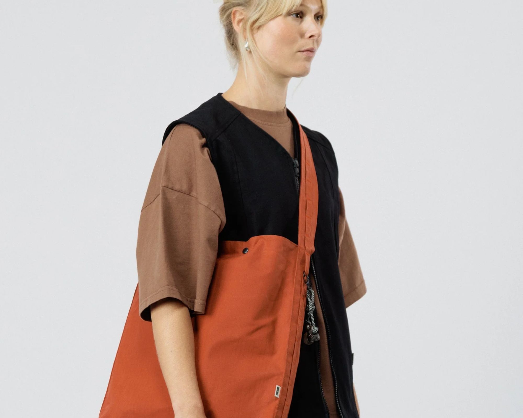 person carrying more sustainable tote bag from wawwa