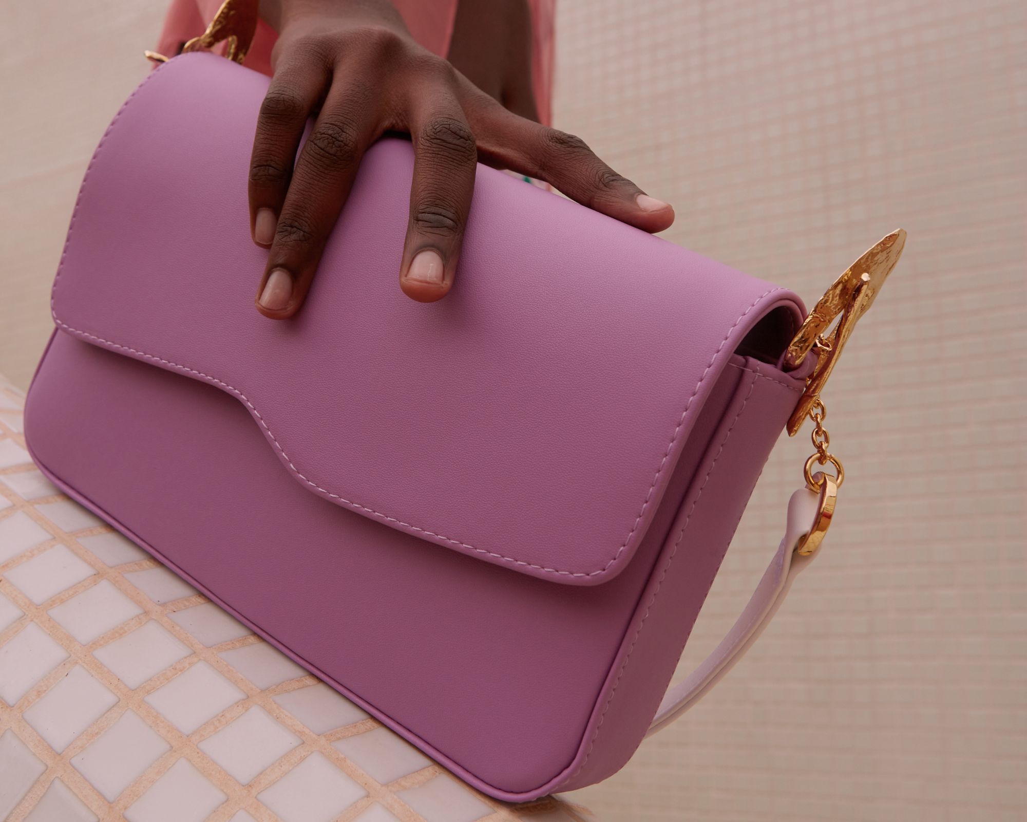 Lilac sustainable handbag by Mashu.