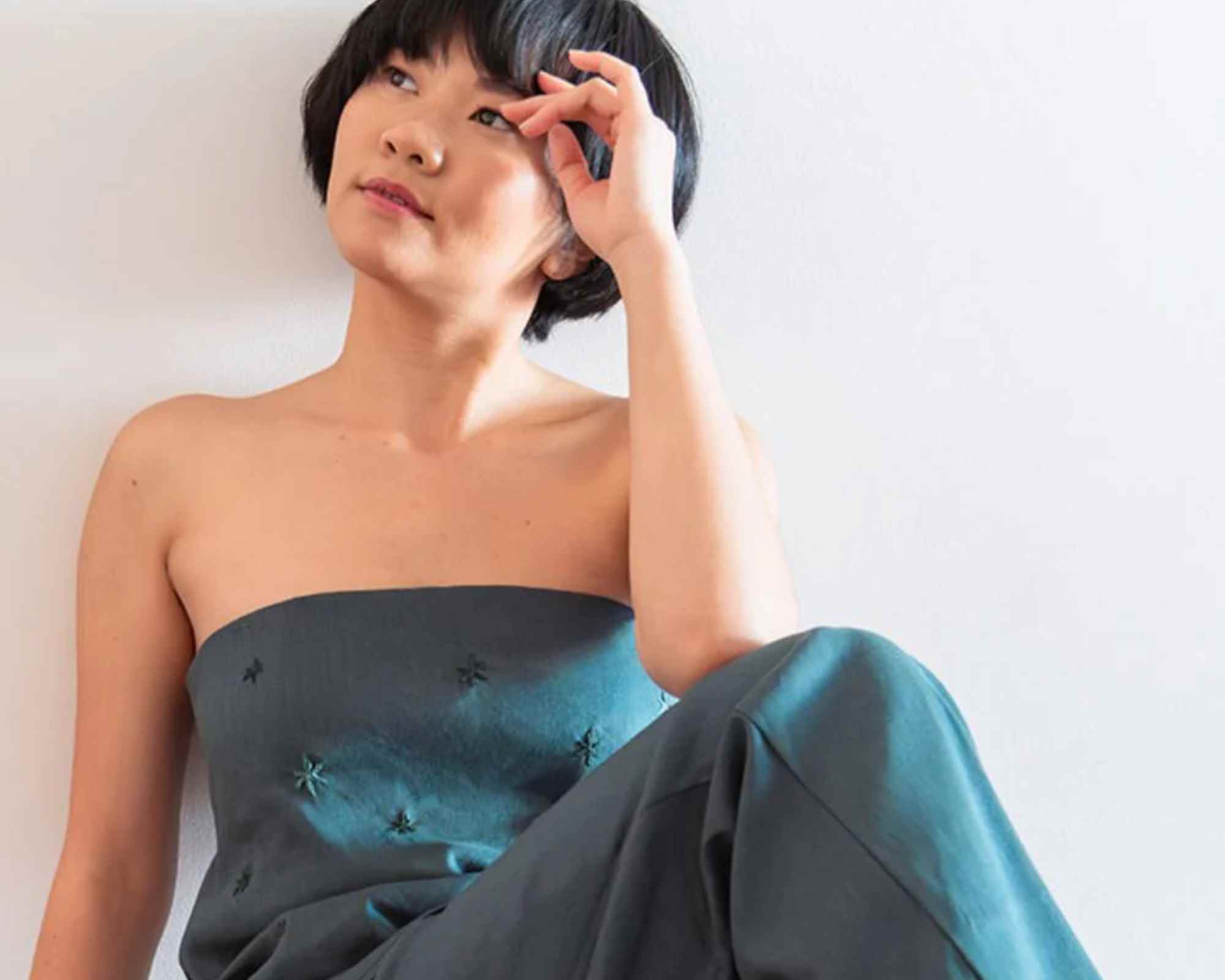 Person wearing strapless linen top from NEOCOCO