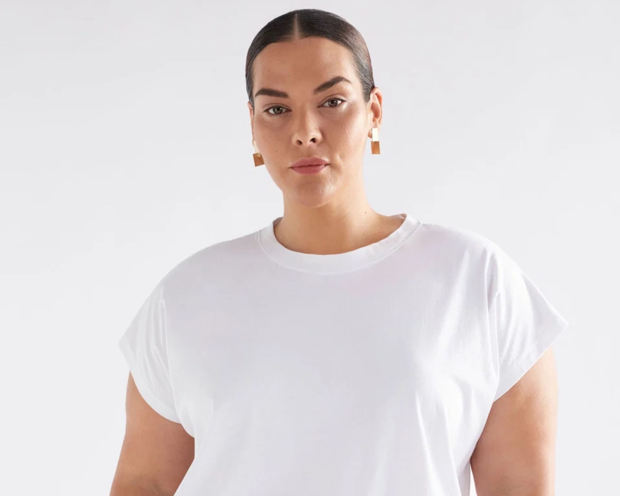 person wearing more sustainable white t-shirt from elk