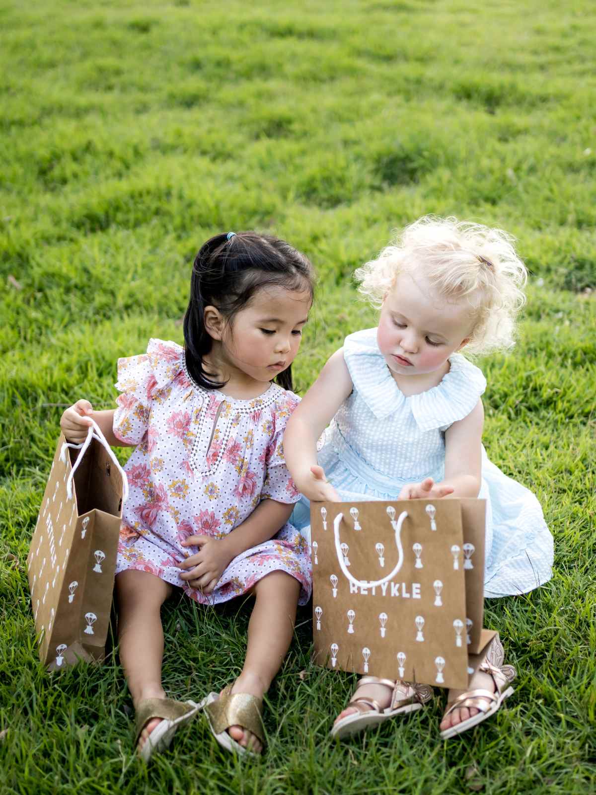 kids playing with bags from secondhand marketplace retykle