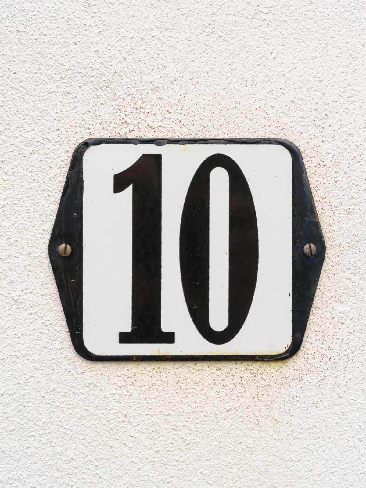 number 10 sign on a wall celebrating good on you's 10th anniversary
