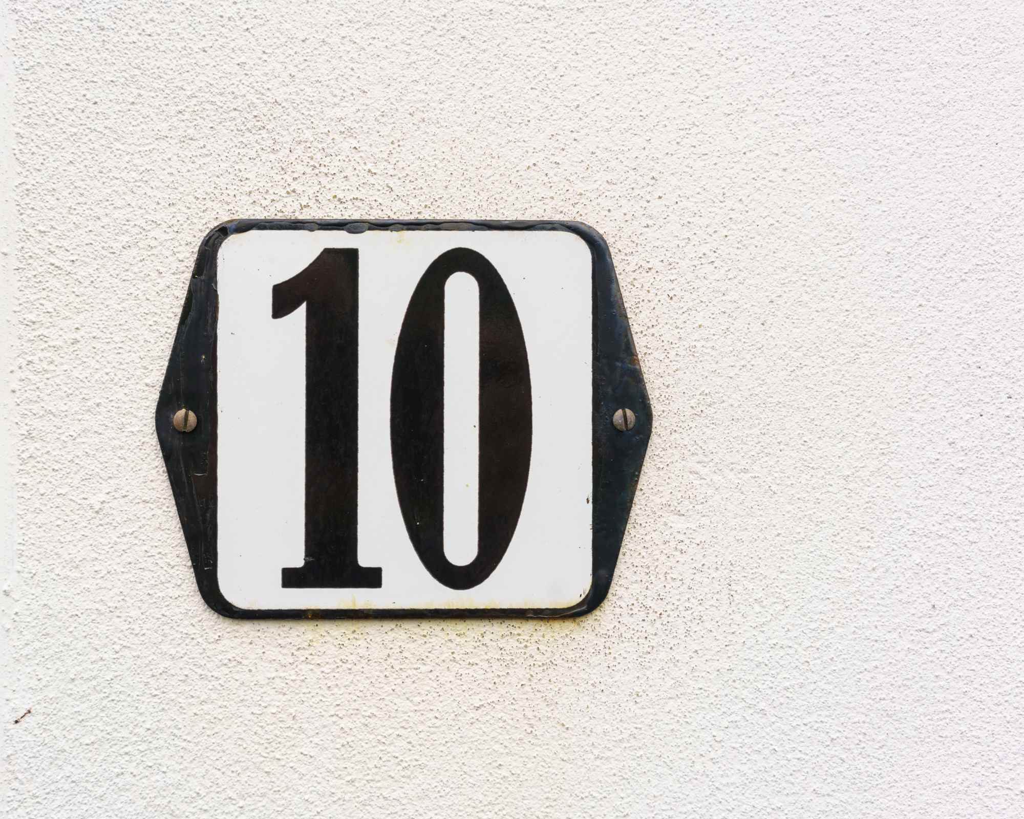 number 10 sign on a wall
