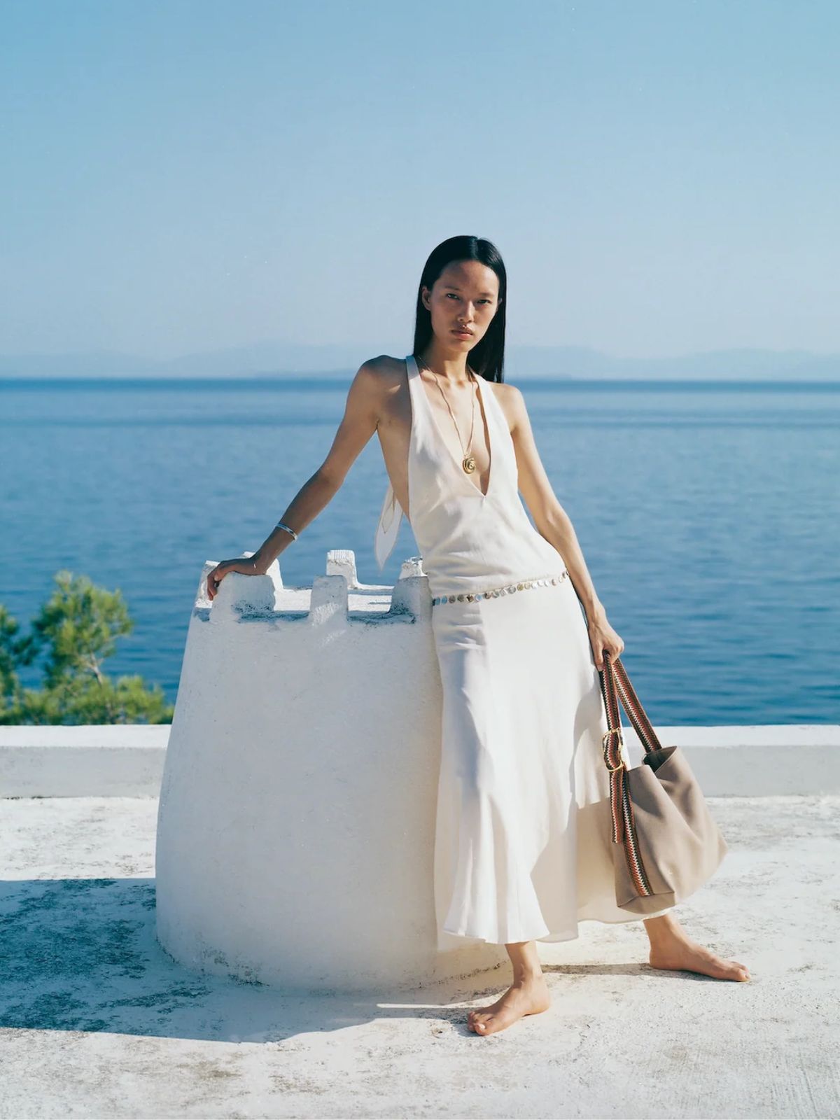 person carrying bag from european vegan brand mashu
