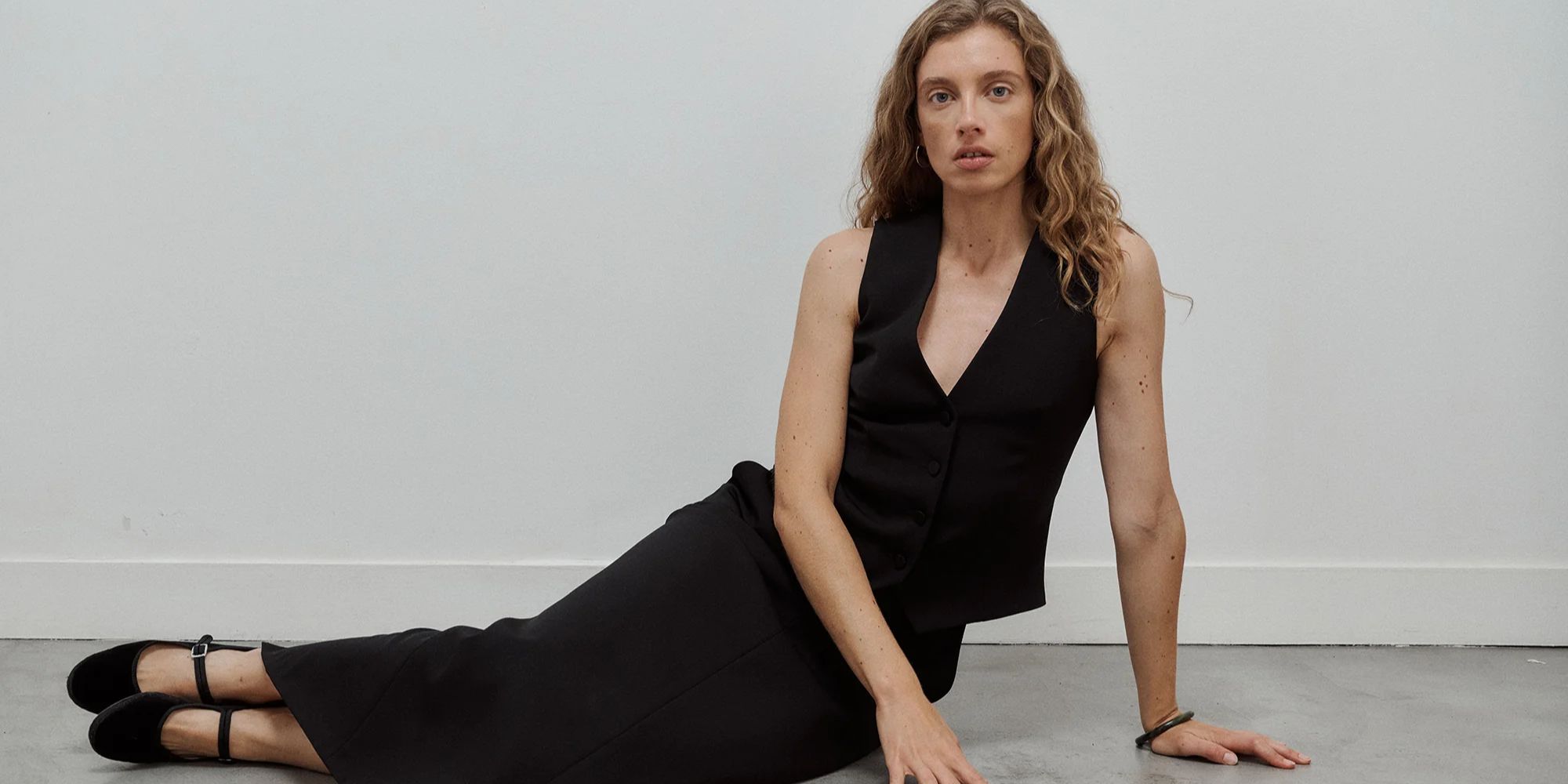 person wearing black tailoring from more sustainanble brand facettes studio